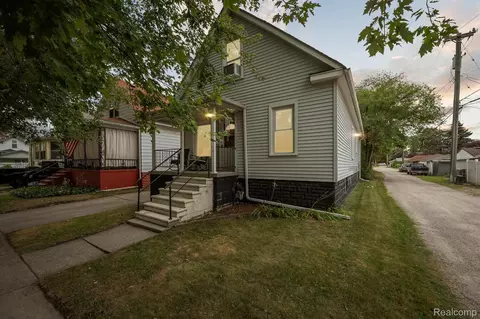 2032 3rd St, Wyandotte, MI 48192