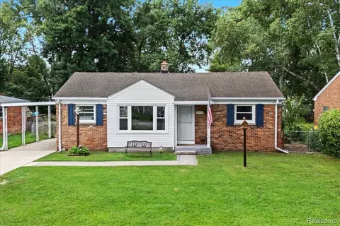 29701 Bretton St, Livonia, MI 48152