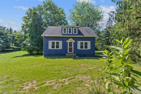 2145 Sexton Rd, Howell, MI 48843