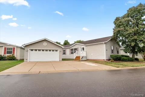 11345 Stoneridge Cir, Green Oak, MI 48178