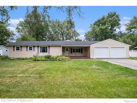 5311 Northway Dr, Flint, MI 48473