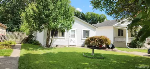 21182 Poinciana St, Southfield, MI 48033