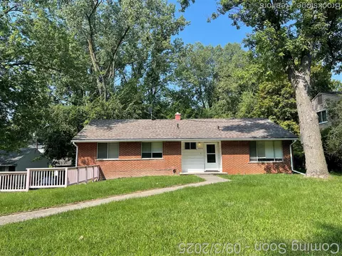 23275 Berg Rd, Southfield, MI 48033