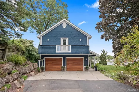 660 Garland Rd, Brandon, MI 48462