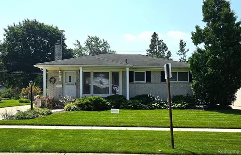 708 Knight St, Milford, MI 48381