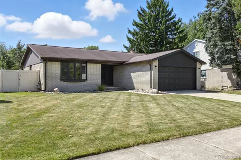 27216 Roney Ave, Brownstown, MI 48183