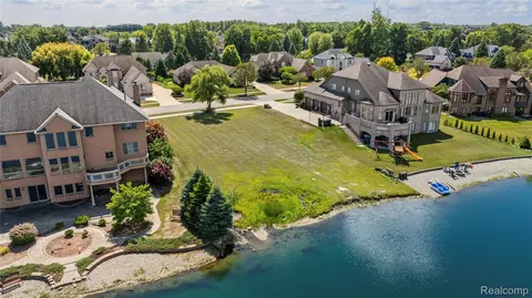 13101 Van Pamel Dr, Utica, MI 48315