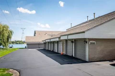 3995 River Rd, East China, MI 48054