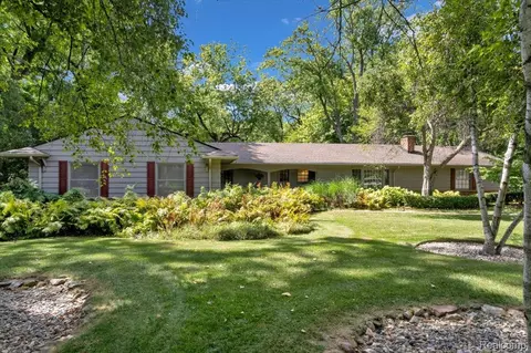144 W Maryknoll Rd, Rochester Hills, MI 48309