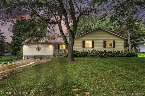 10474 Washburn Rd, Ortonville, MI 48462