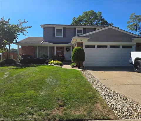 41411 Ivywood Lane Ln, Plymouth, MI 48170