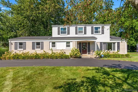 30755 Woodstream Dr, Farmington Hills, MI 48334