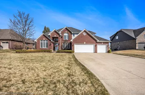 1615 Royal Birkdale Dr, Oxford, MI 48371