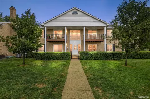34660 Huntley Dr #L31, Sterling Heights, MI 48312