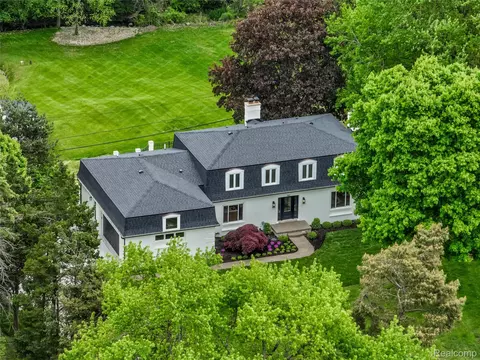 941 Viewland Dr, Rochester Hills, MI 48309