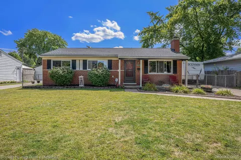11624 Falcon Dr, Sterling Heights, MI 48313