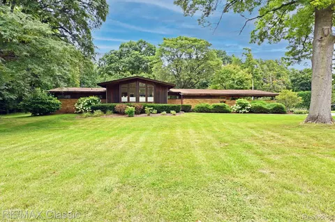 11820 Amherst Ct, Plymouth, MI 48170