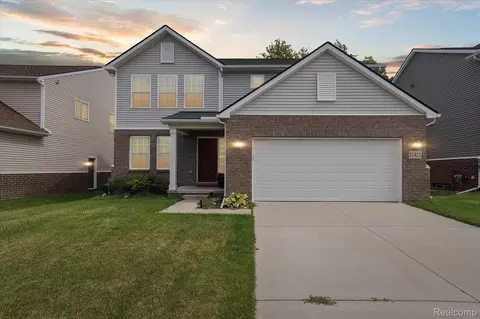21422 Navarra Dr, South Lyon, MI 48178