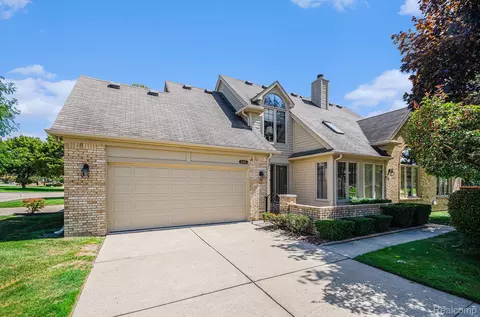 16816 Pebble Ct, Macomb, MI 48042