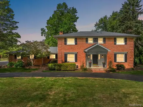 3340 Kernway Dr, Bloomfield Hills, MI 48304