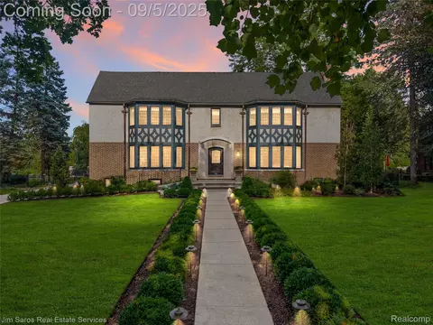 1068 Berkshire Rd, Grosse Pointe Park, MI 48230