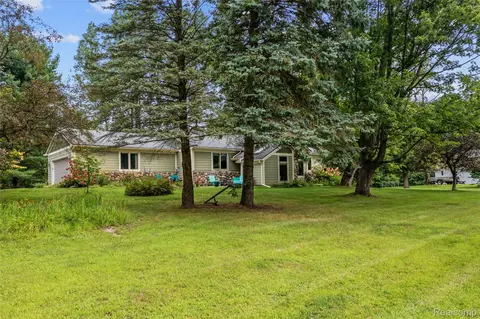 6218 Curtis Rd, Plymouth, MI 48170