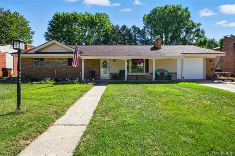 51088 Fairlane Dr, Shelby Township, MI 48316