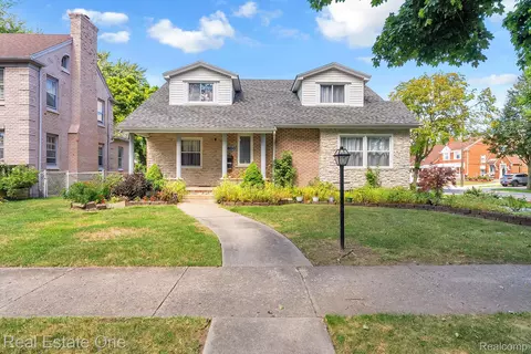 12800 S Morrow Cir, Dearborn, MI 48126