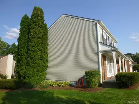 2647 Orbit Dr, Orion, MI 48360