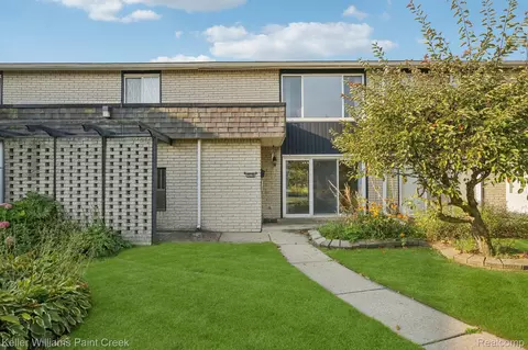 8248 Karam Blvd #3, Warren, MI 48093
