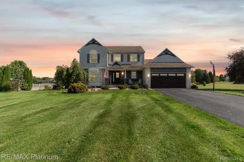 12372 Peabody Dr, Fenton, MI 48430