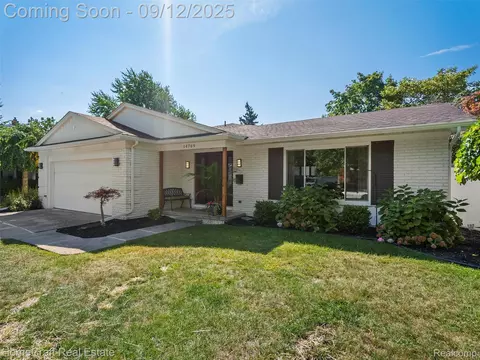 14769 Old Town Ct, Riverview, MI 48193