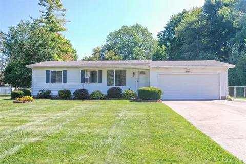 4243 Moulton Dr, Flint, MI 48507