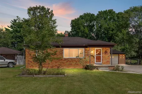2396 Crane St, Waterford, MI 48329