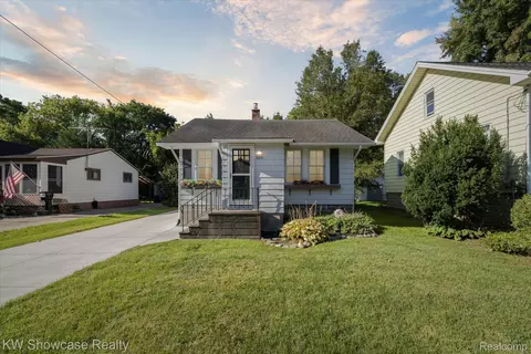 603 W Clinton St, Howell, MI 48843