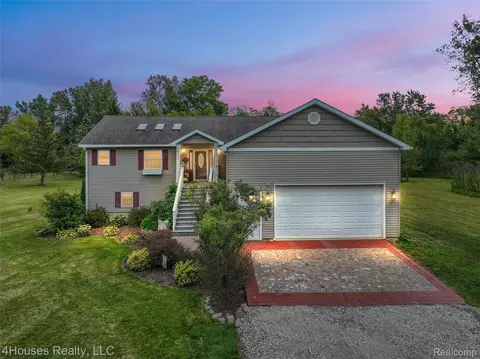 4087 Silver Valley Dr, Lake Orion, MI 48359