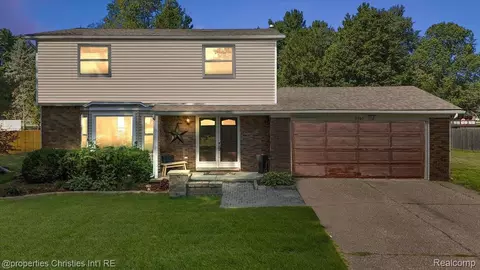 3397 Harvey Lake Rd, Highland, MI 48356