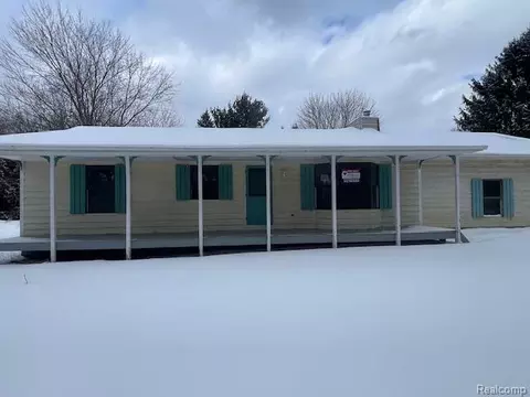 8630 Joey Dr, Pinckney, MI 48169