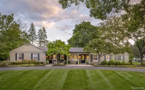 3841 Wedgewood Dr, Bloomfield Hills, MI 48301