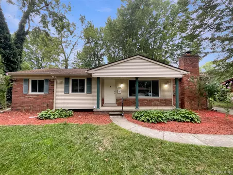 11040 Messmore Rd, Utica, MI 48317