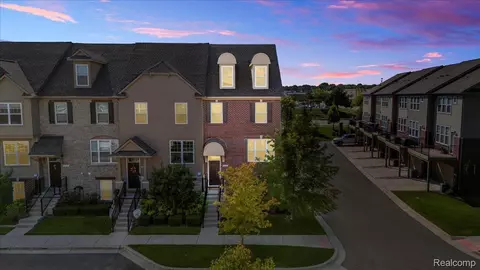 2669 Helmsdale Cir, Rochester Hills, MI 48307