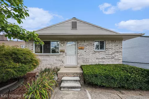 28614 Block St, Garden City, MI 48135