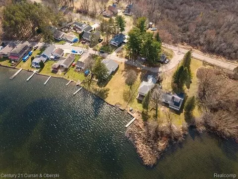 5031 Pine Dr, Jackson, MI 49201 photo 2