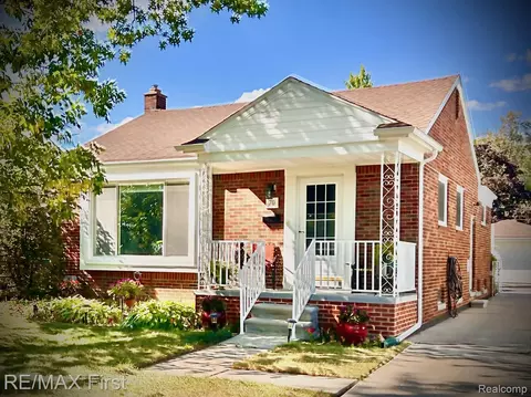 70 Knollwood Blvd, Clawson, MI 48017
