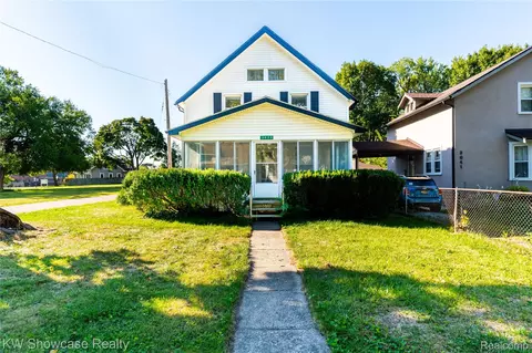 3033 Cass Lake Ave, Keego Harbor, MI 48320