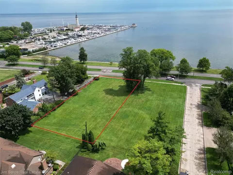749 Lake Shore Rd, Village Of Grosse Pointe Shores, MI 48236