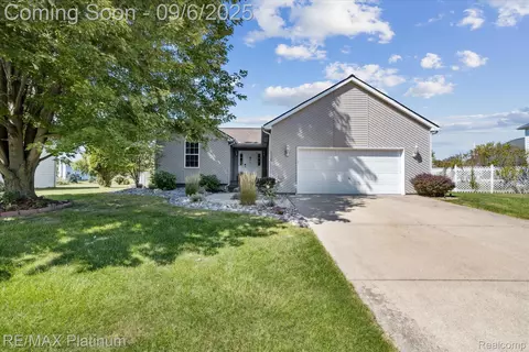 1135 Heather Heath Dr, Howell, MI 48843