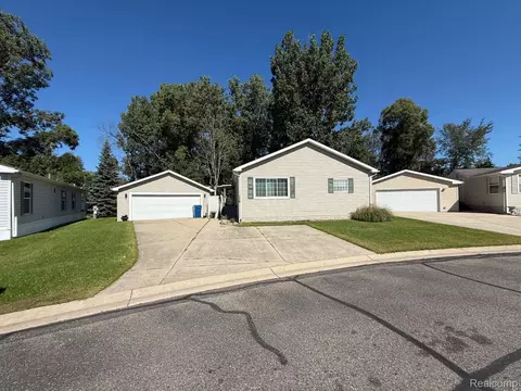 138 Ashley Cir, Swartz Creek, MI 48473