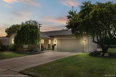 38393 Lyndon St, Livonia, MI 48154