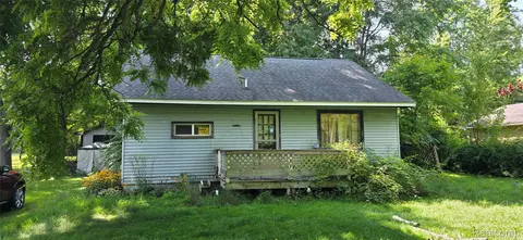 9205 Neff Rd, Vienna, MI 48420
